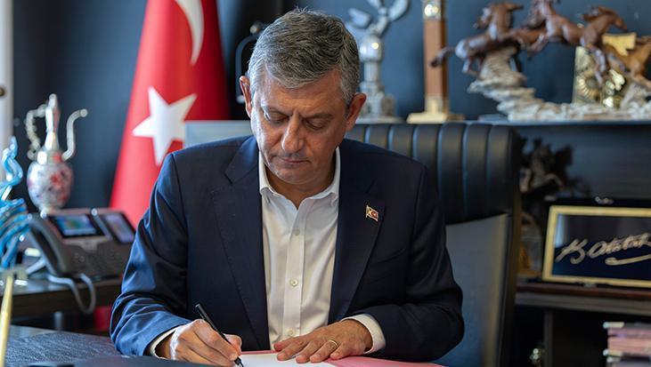 Son dakika… Özgür Özel, oy birliğiyle YENİ Parti’nin genel başkanı seçildi